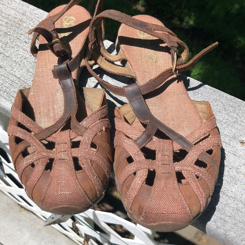 Skechers strappy leather/fabric sandals